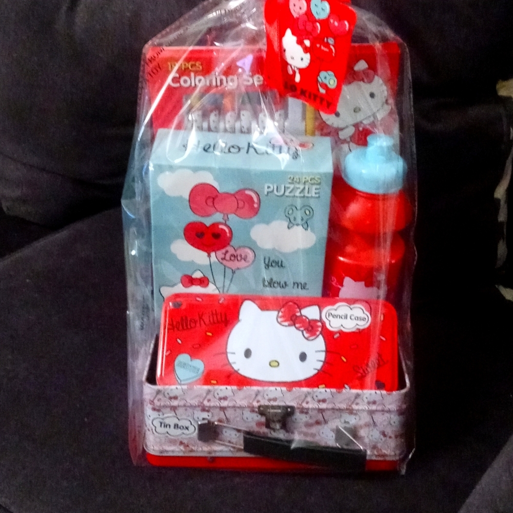 Hello Kitty Valentine's Gift Set 2021